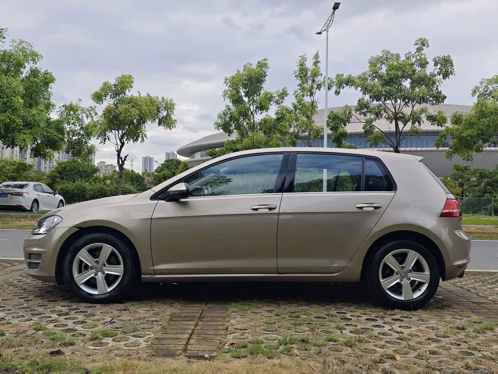 Фото 2 - Volkswagen Golf