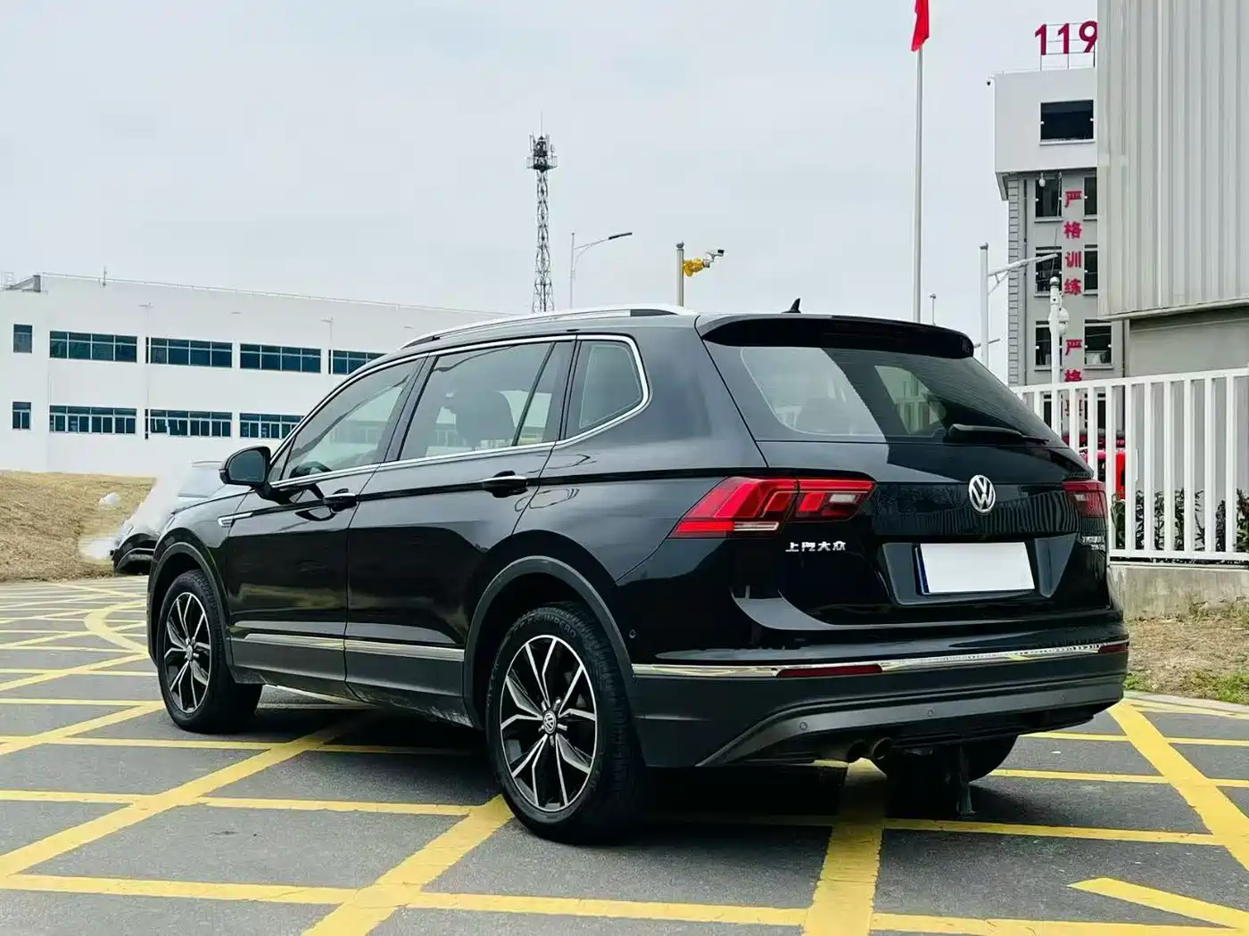 Volkswagen Tiguan L 2019 330TSI Automatic 2WD Smart Luxury Edition China VI фото 13