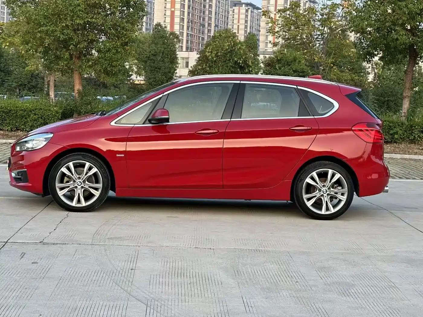 BMW 2 Series Touring 2016 218i Sport Design Package фото 5
