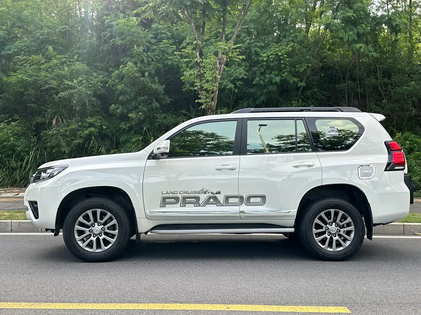 Toyota Prado 2018 2018 3.5L Automatic TX-L NAVI Rear-mounted Spare Tire
