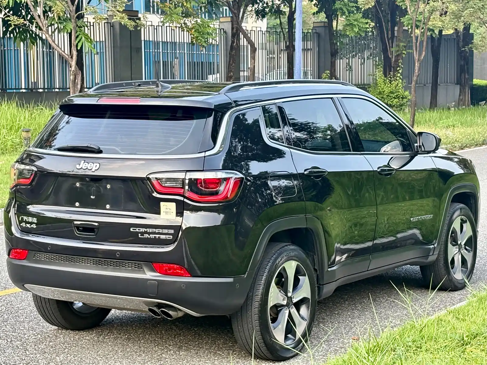 Photo 7 - Jeep Compass