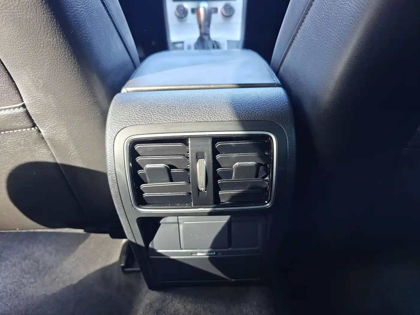 Volkswagen FAW-Volkswagen CC 2016 Model 1.8TSI Luxury фото 8