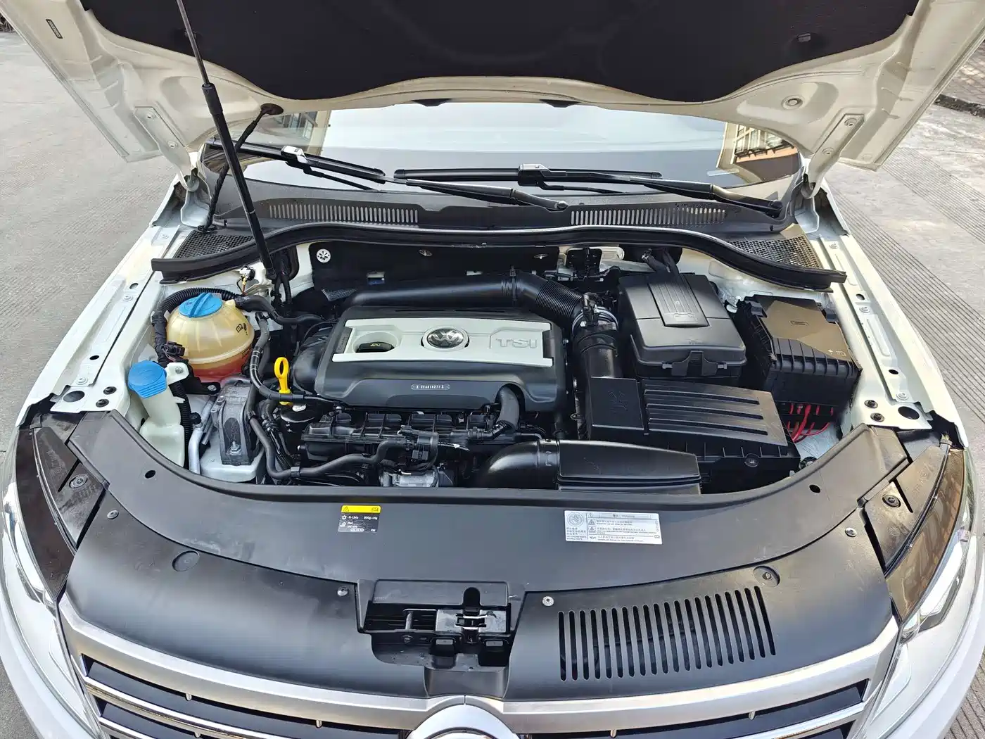 Volkswagen FAW-Volkswagen CC 2016 Model 1.8TSI Luxury фото 21