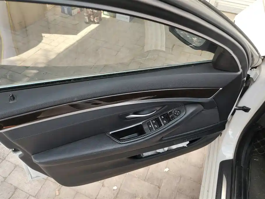 BMW 5 Series 2014 525Li Leading фото 7