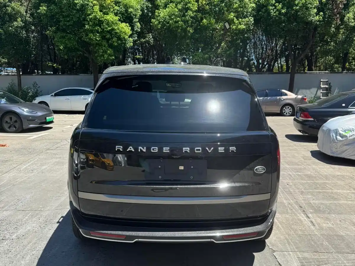 Land Rover Range Rover 2025 3.0 L6 360PS Golden Age Edition фото 9