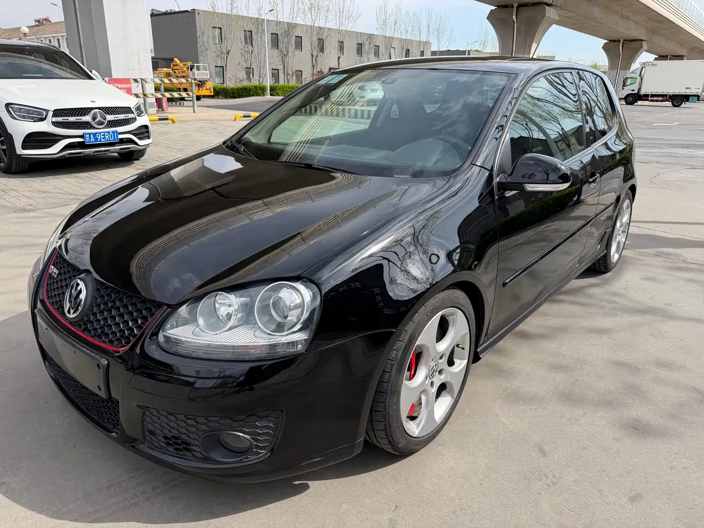 Photo 2 - Volkswagen Golf (Import)
