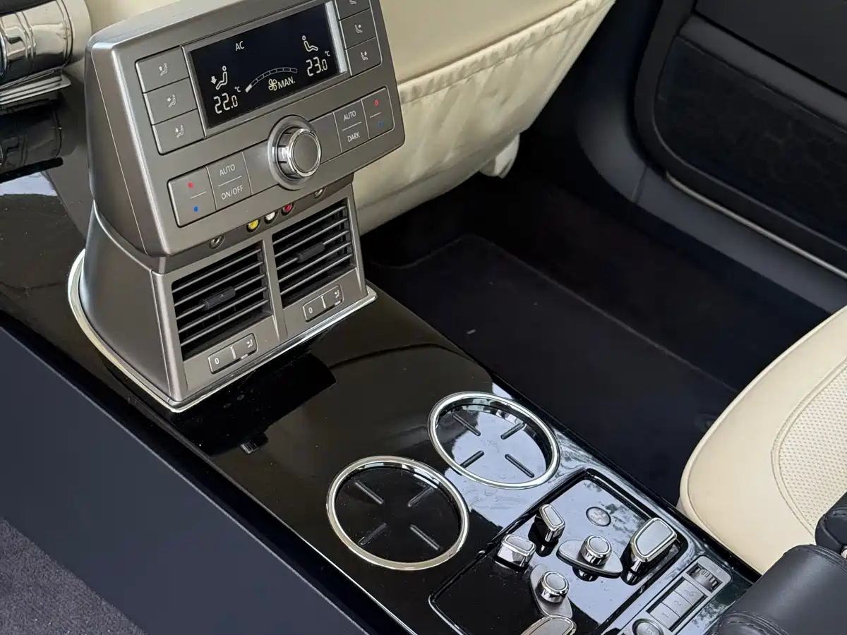 Volkswagen Phaeton 2013 4.2L Poltrona Frau Edition фото 12