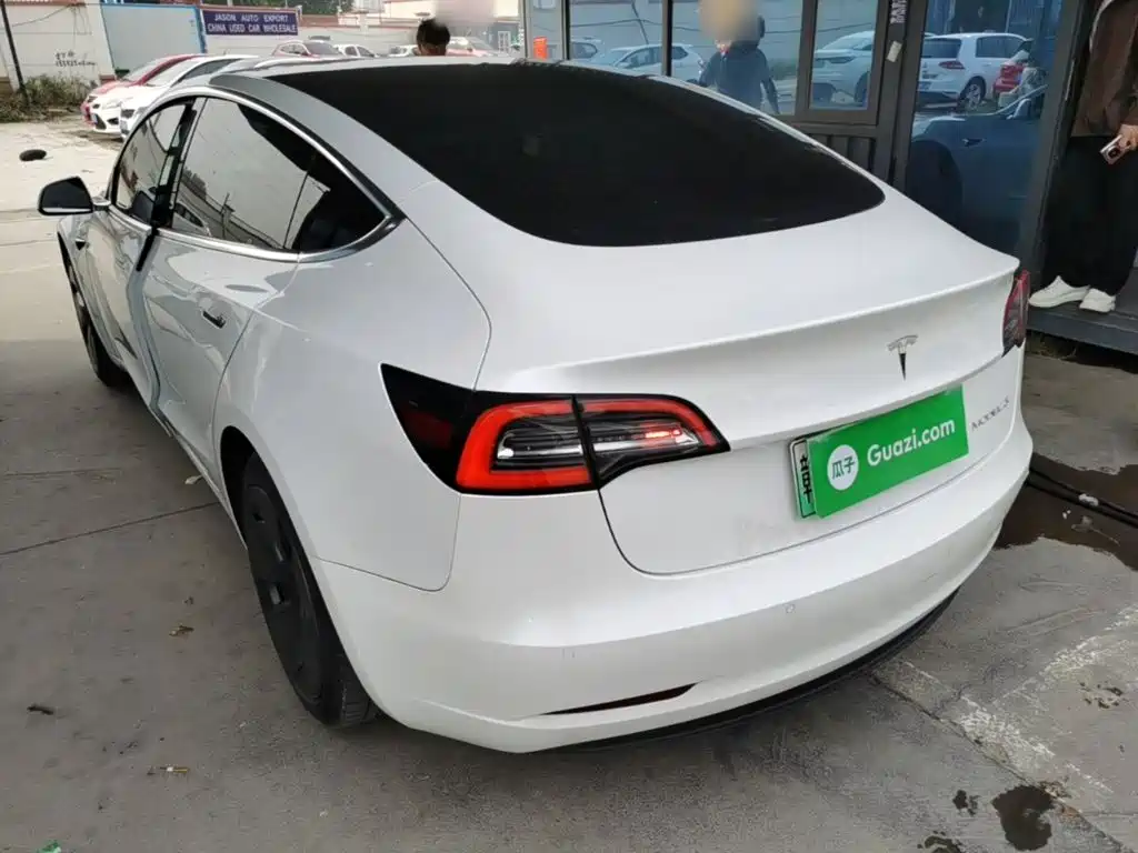 Фото 5 - Tesla Model 3