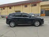 Фото 4 - Jeep Cherokee