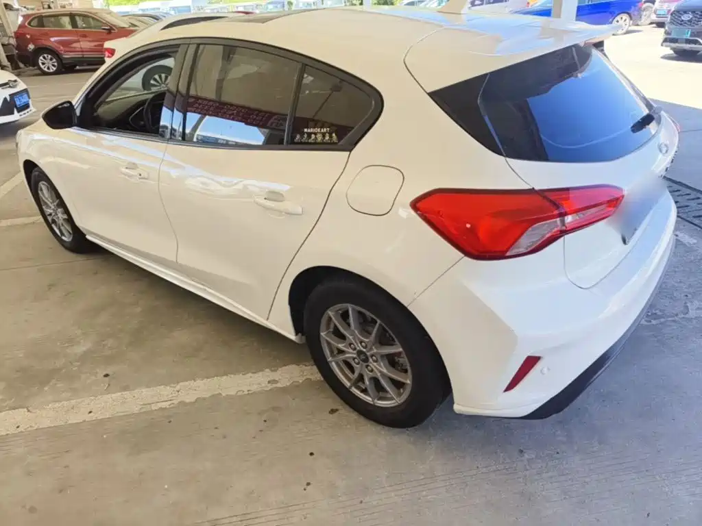 Ford Focus 2022 2021 Hatchback EcoBoost 180 Auto Trend