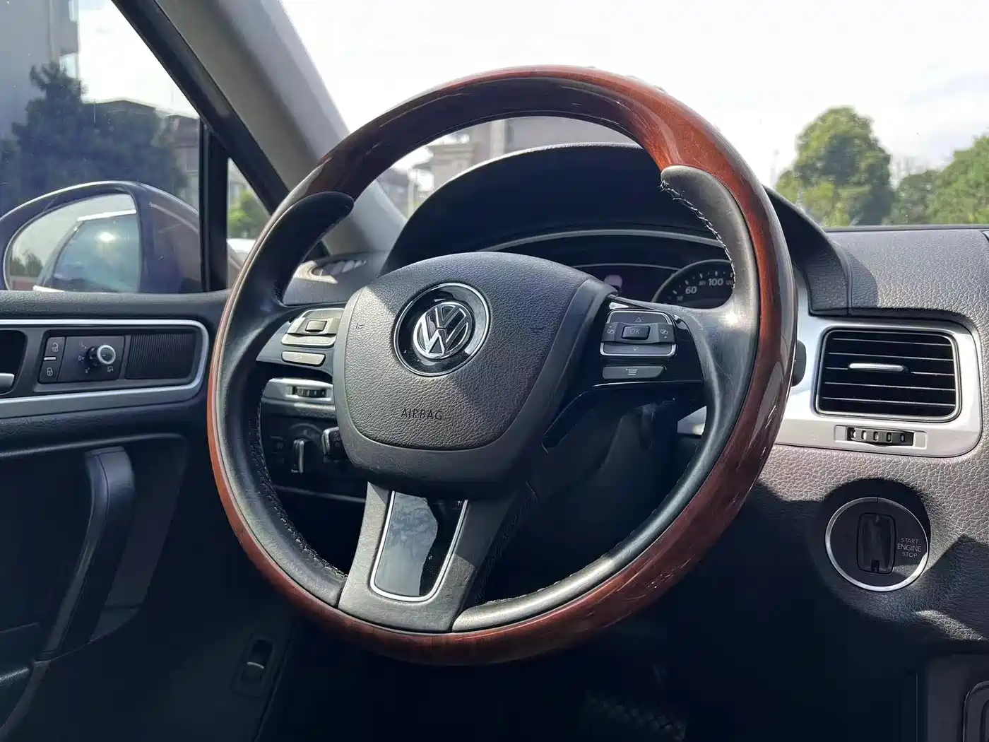 Volkswagen Touareg 2015 3.0TSI Luxury фото 12