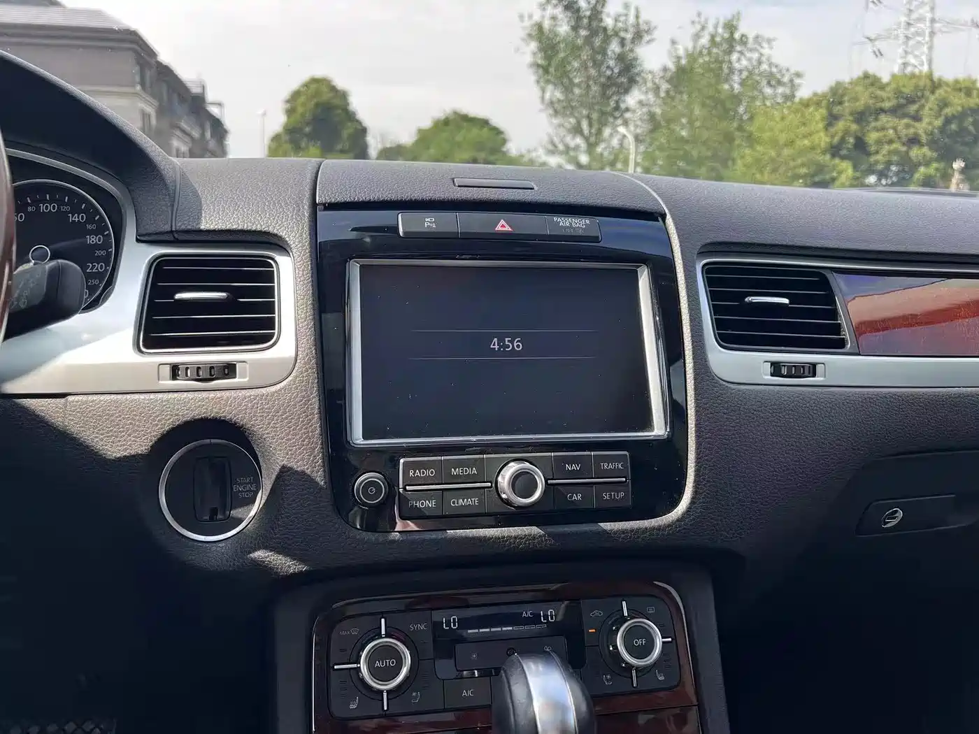 Volkswagen Touareg 2015 3.0TSI Luxury фото 13