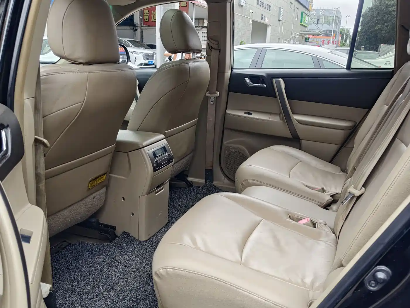 Toyota Highlander 2011 2.7L 2WD 7-seat Luxury Navigation фото 7