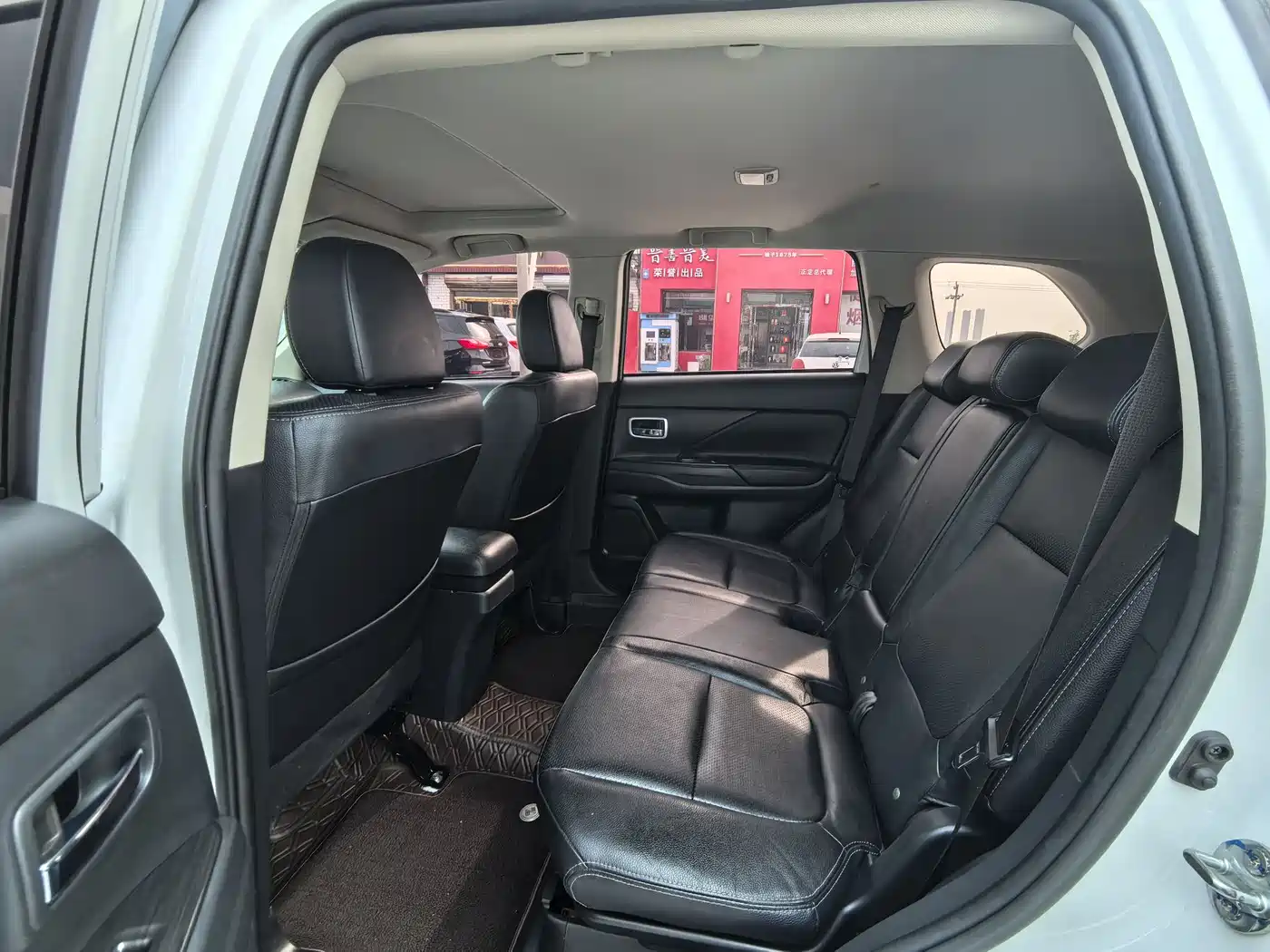MITSUBISHI OUTLANDER