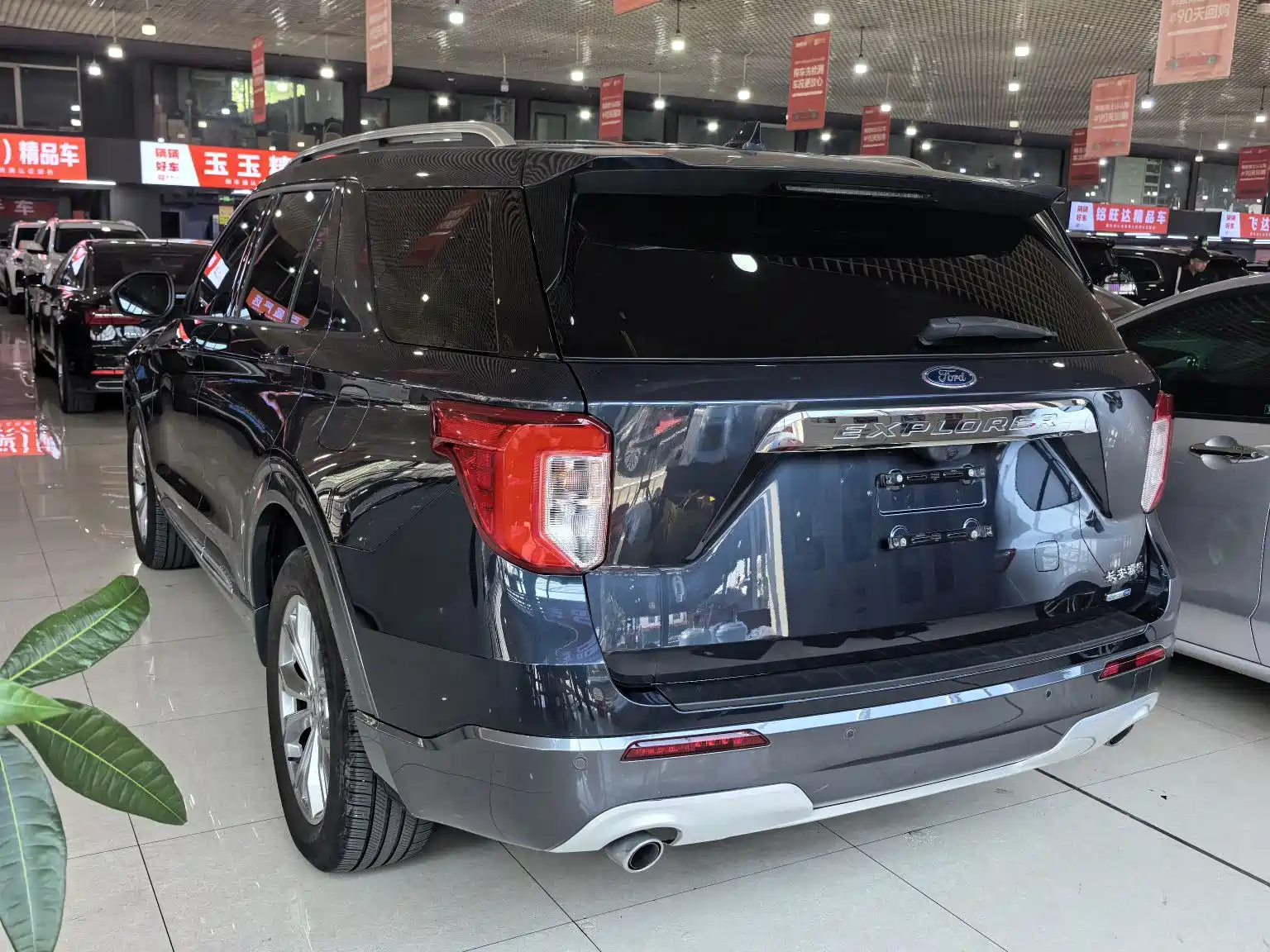 Фото 5 - Ford Explorer