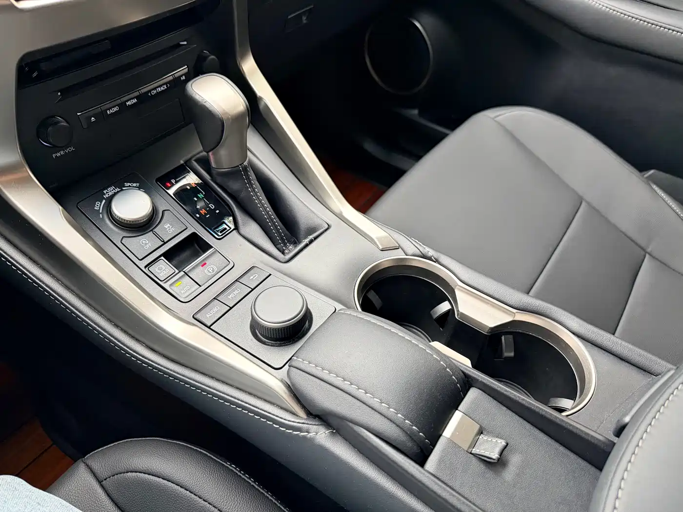 Lexus NX 2016 200 Special Limited Edition фото 12