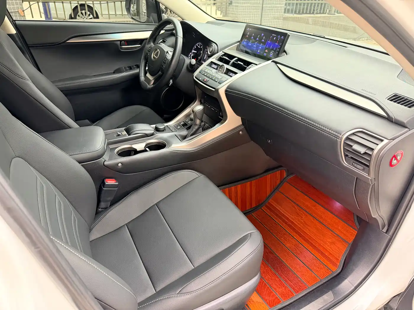 Lexus NX 2016 200 Special Limited Edition фото 13