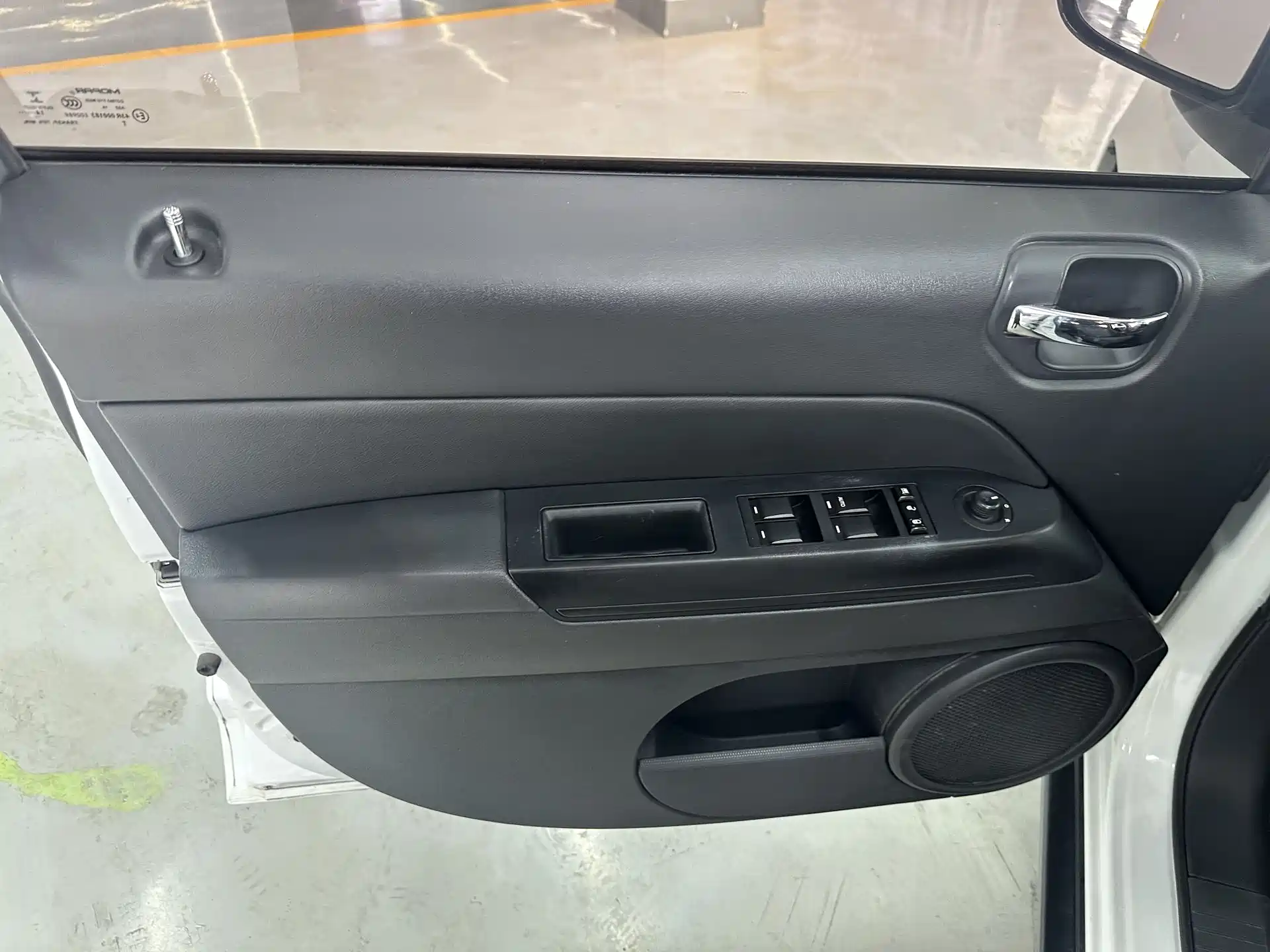 Photo 11 - Jeep Compass (Import)