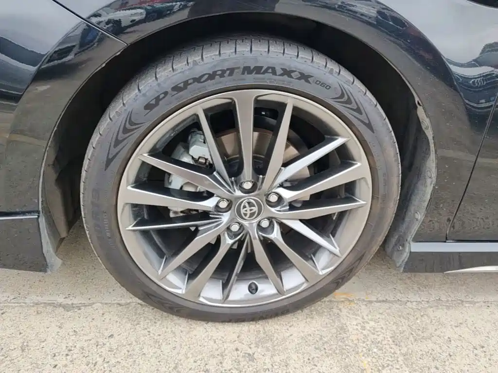 Фото 23 - Toyota Camry