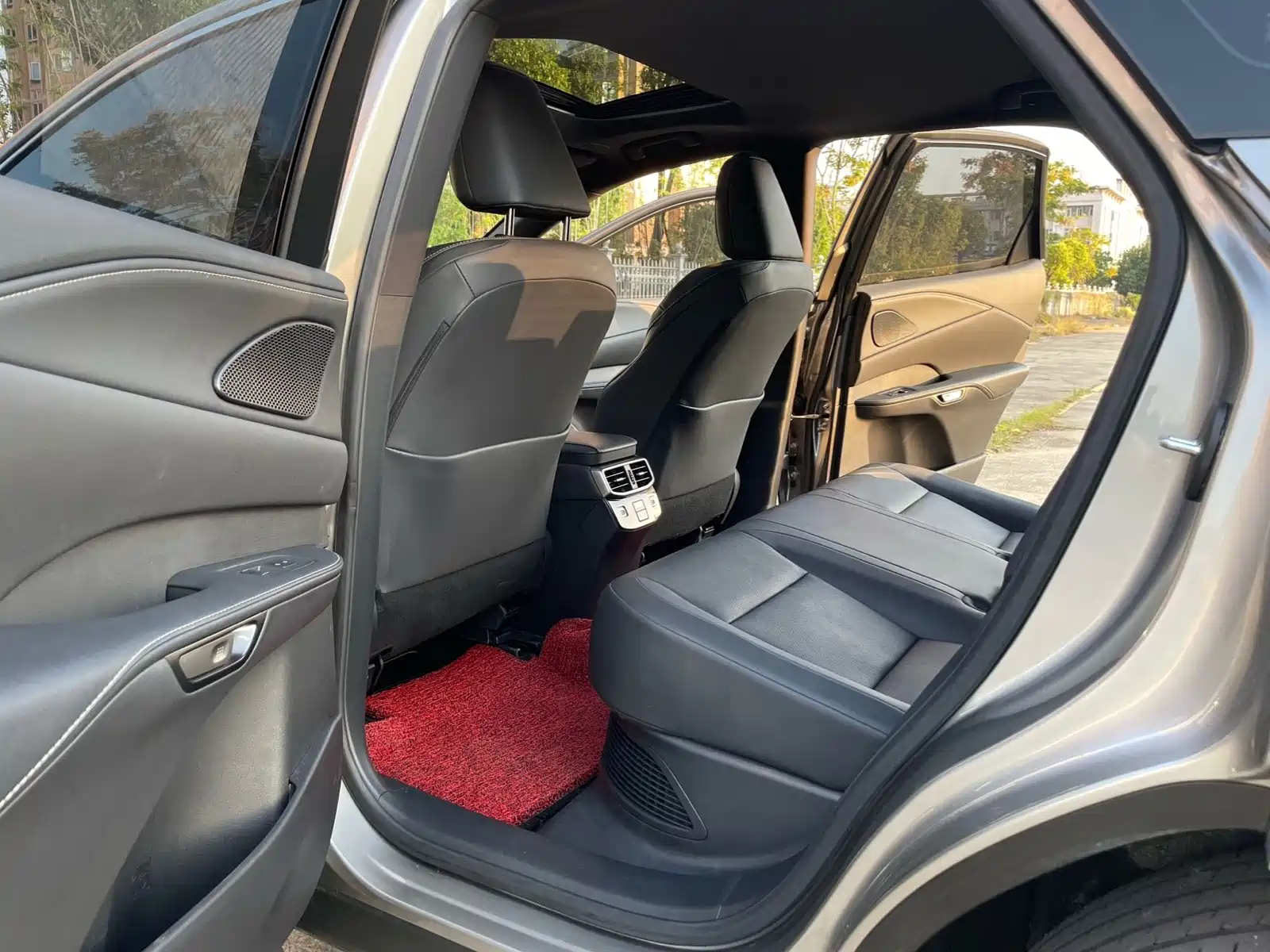 Фото 8 - Lexus RX