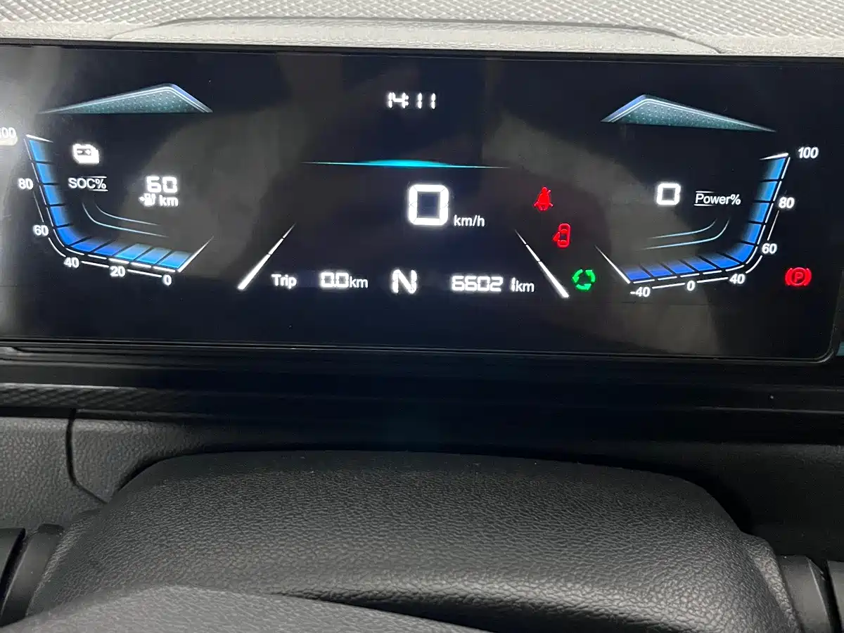 JAC Van Boulevard 2025 2024 V8 Explorer Edition CATL
