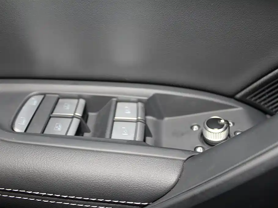 Audi Q5L 2025 Model Year Facelift 45th Anniversary Edition 45 TFSI Luxury Dynamic фото 16