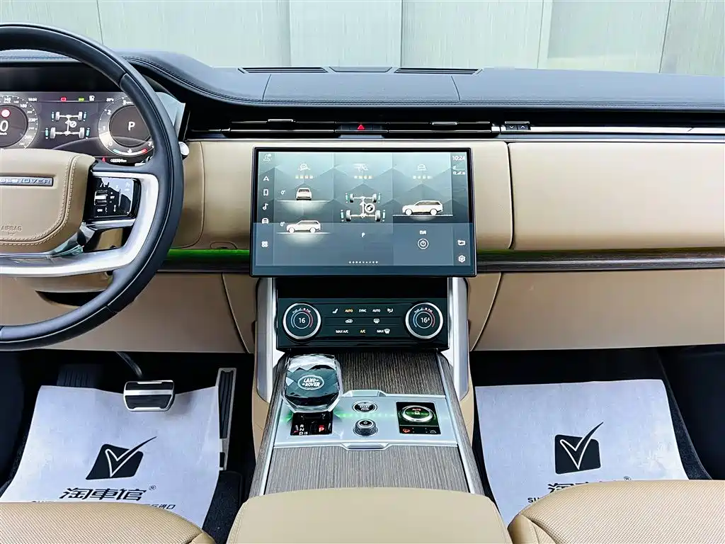 Land Rover Range Rover 2023 3.0 L6 360PS Golden Age Edition фото 12
