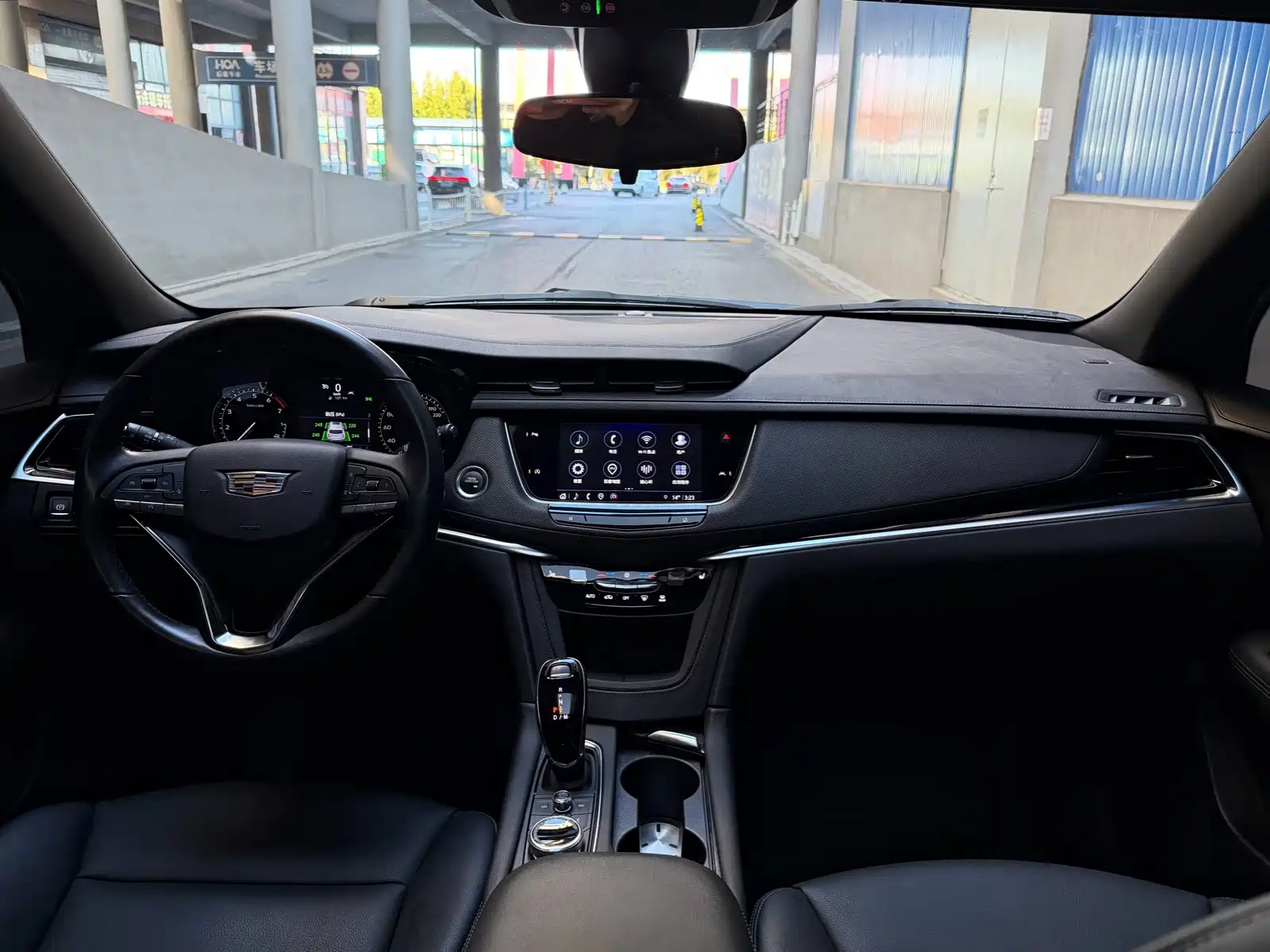 Photo 8 - Cadillac XT6