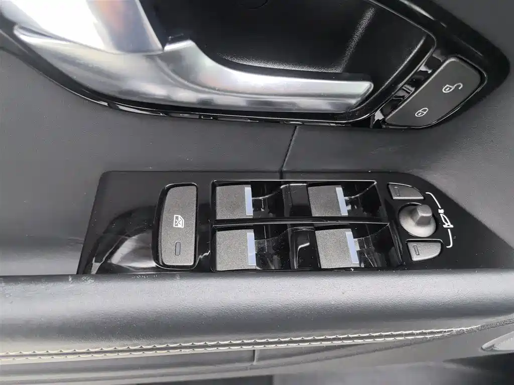 Land Rover Range Rover Evoque (Import) 2012 2.0T 5-door Premium Edition фото 9