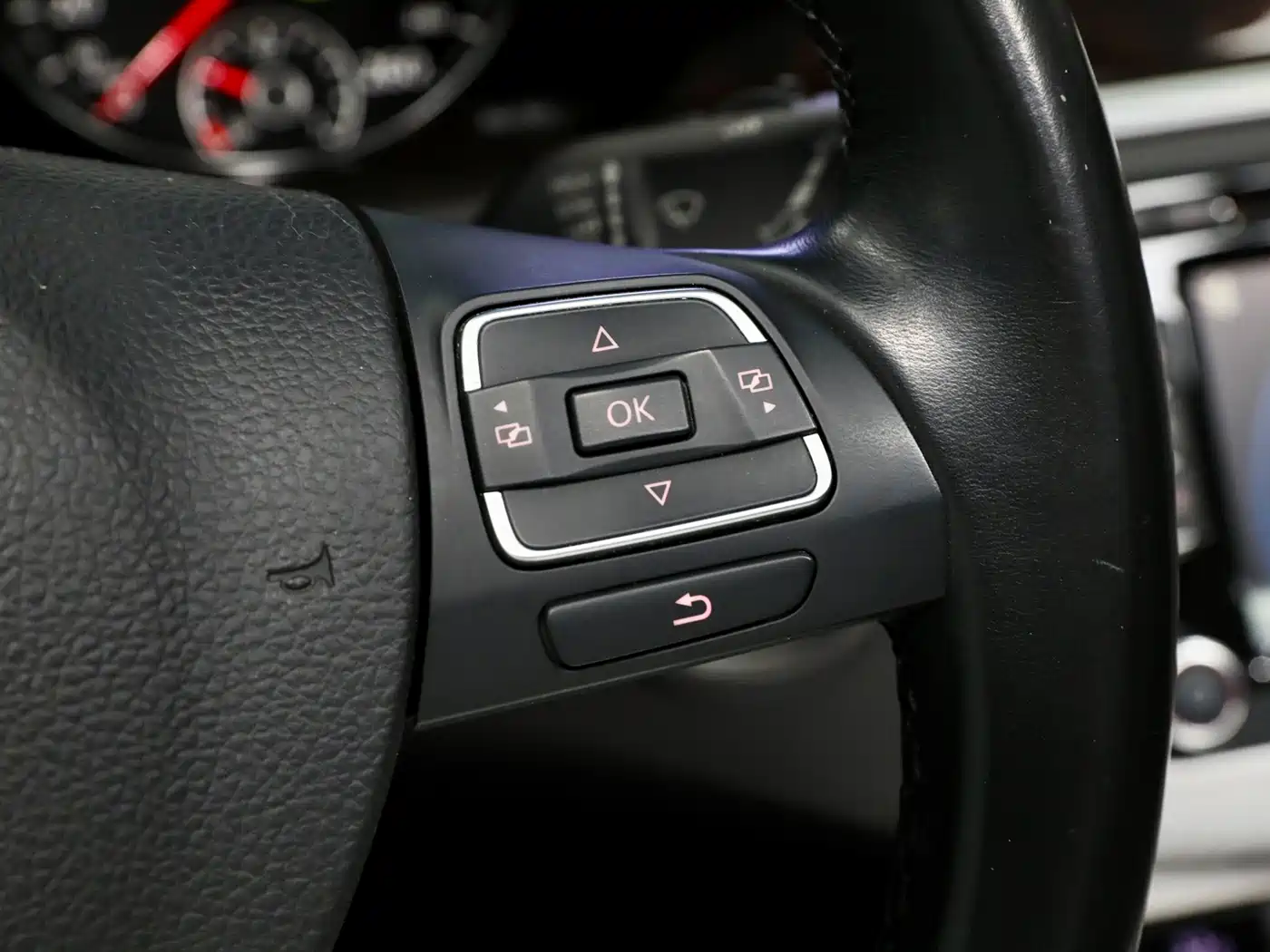 Volkswagen Magotan (Import) 2012 Wagon 2.0TSI Comfort фото 19
