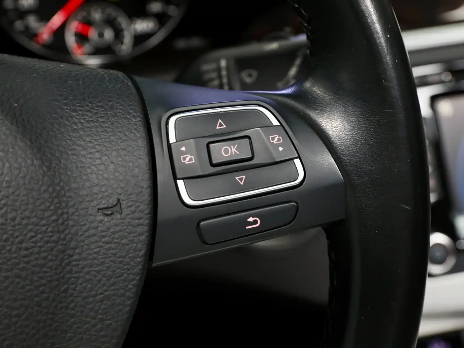 صورة 19 - Volkswagen Magotan (Import)
