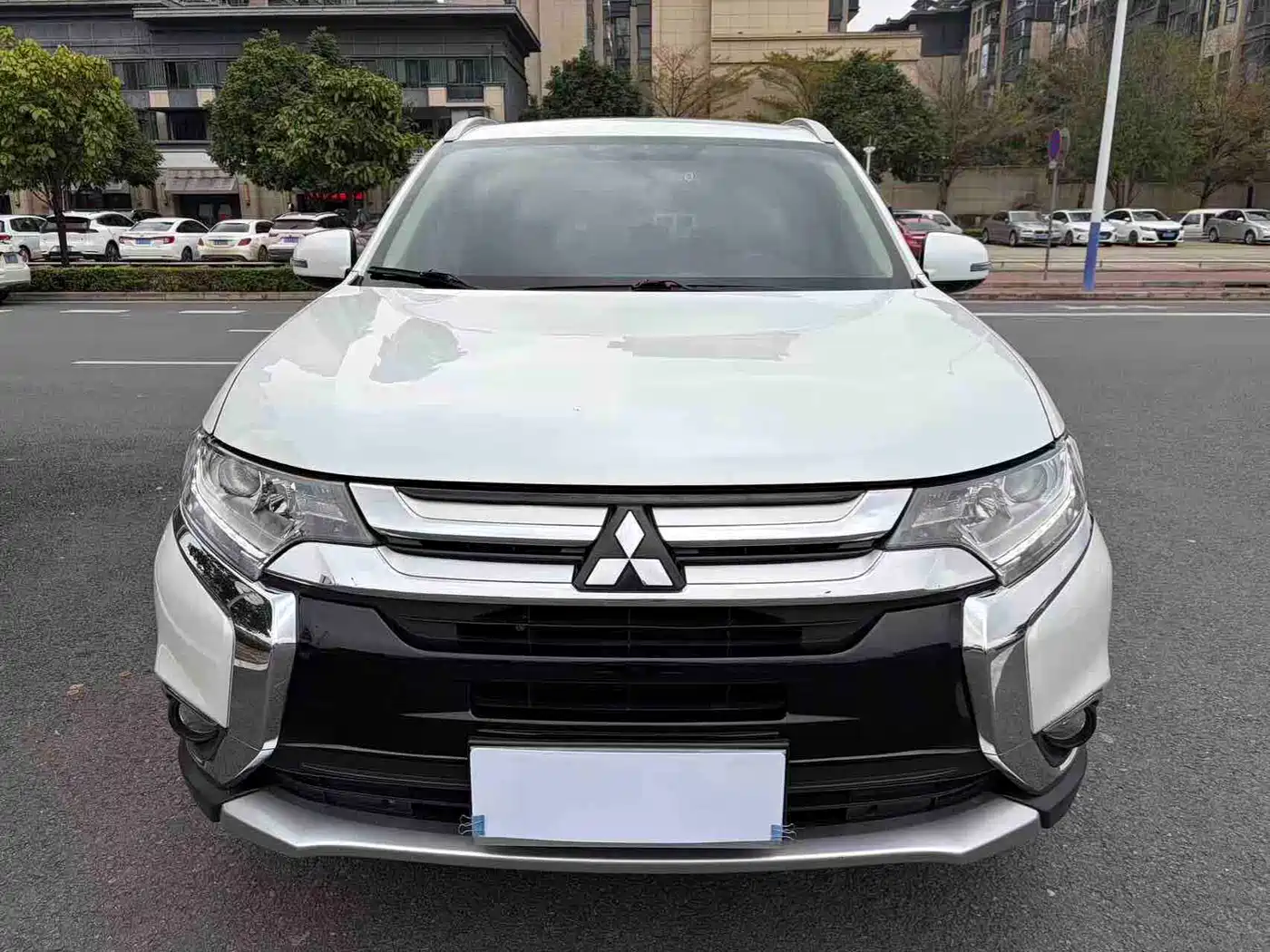 MITSUBISHI OUTLANDER