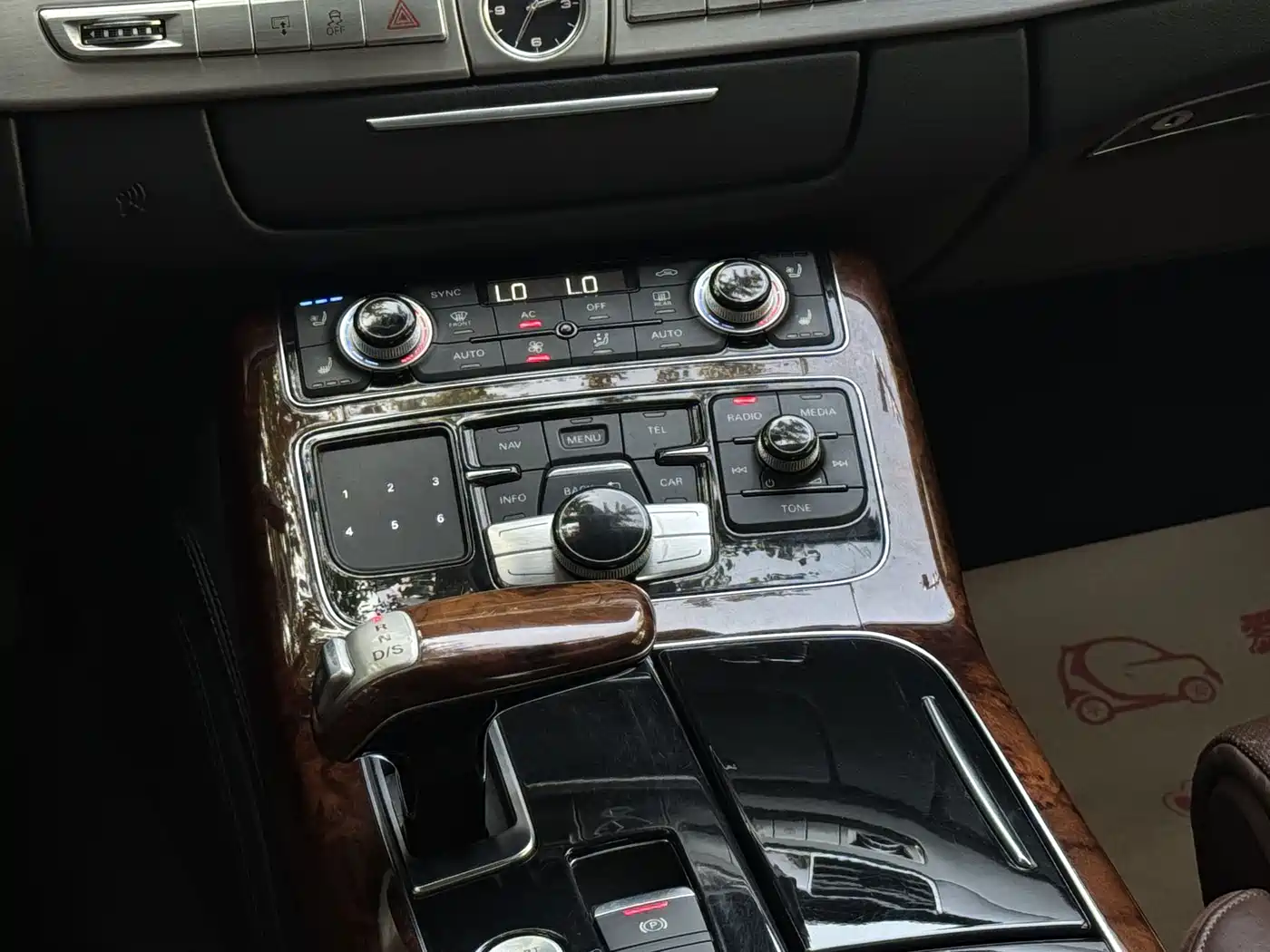 Фото 15 - Audi A8
