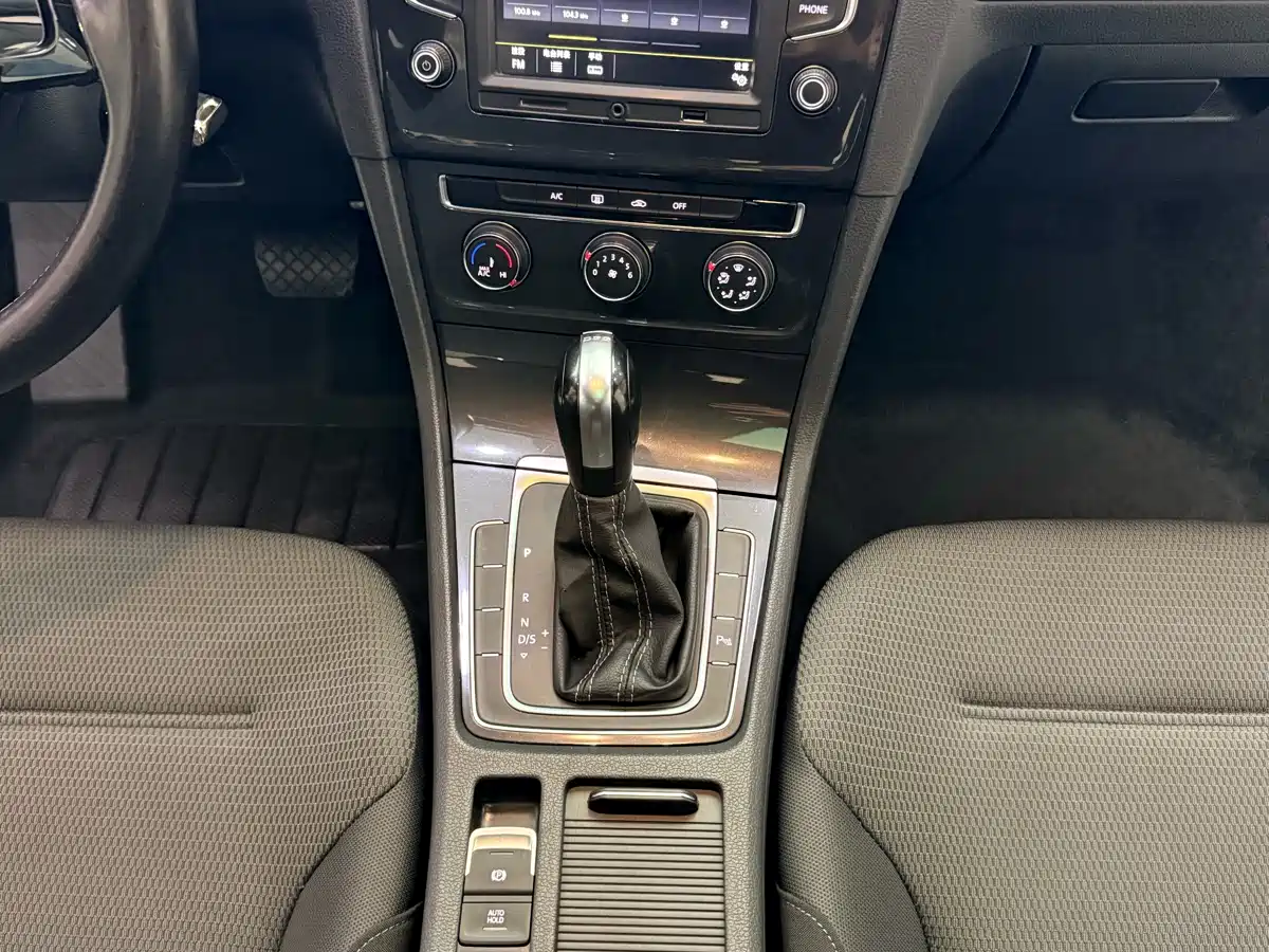 Volkswagen Golf 2017 230TSI Auto Comfort Millionth Anniversary Edition фото 15