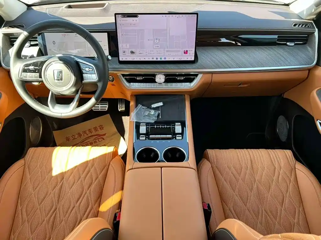 Фото 6 - Tank 500 EV