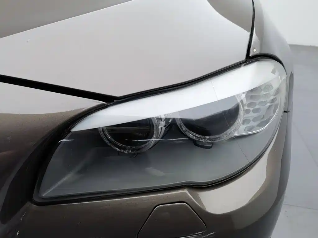 صورة 7 - BMW 5 Series