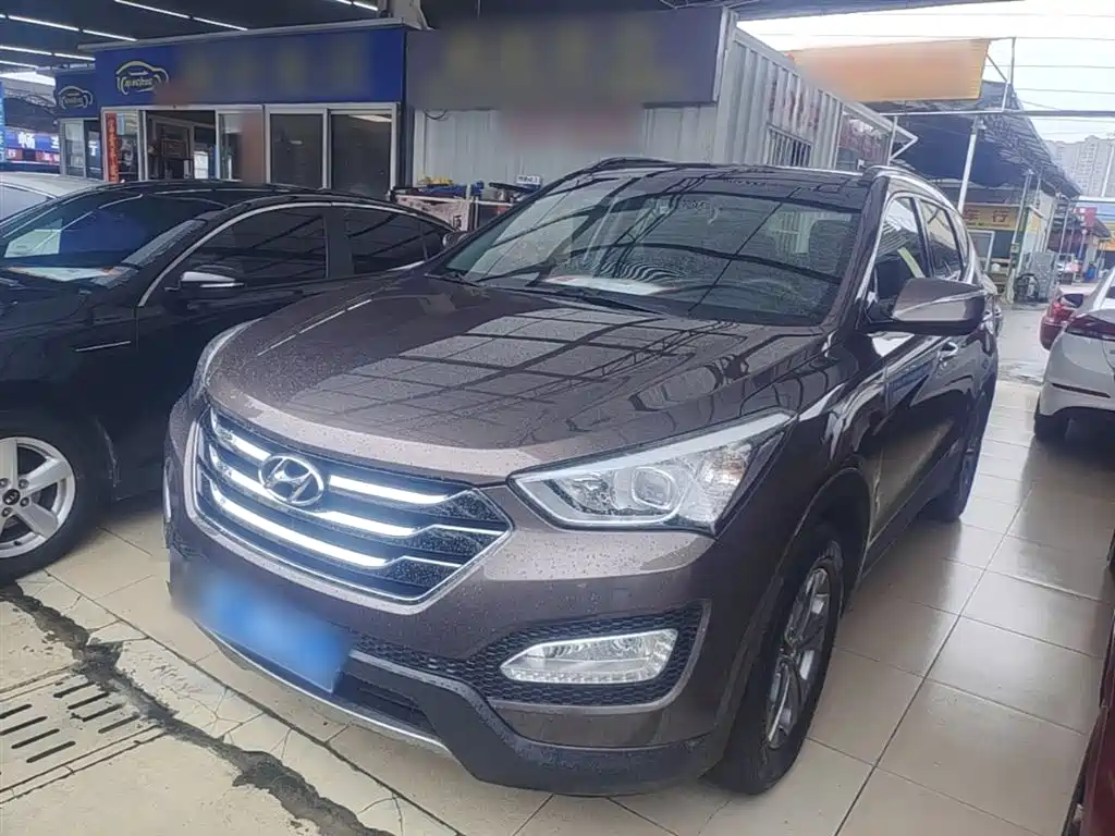 Hyundai Santa Fe 2013 Model 2.4L Automatic 2WD Smart