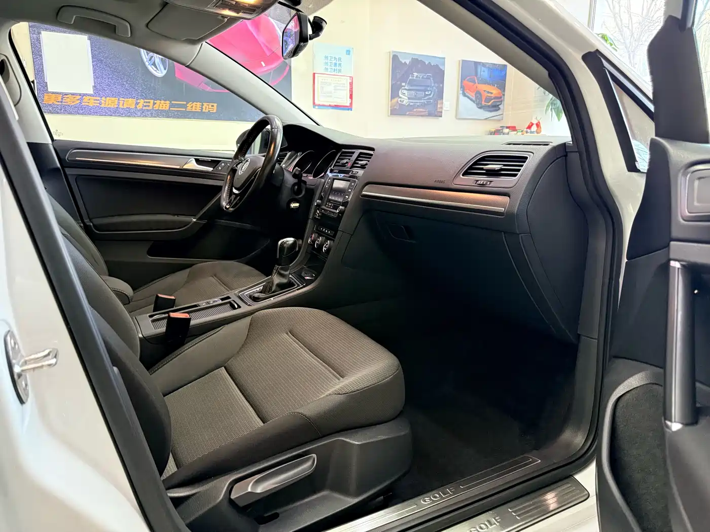 Volkswagen Golf 2017 230TSI Auto Comfort Millionth Anniversary Edition фото 10