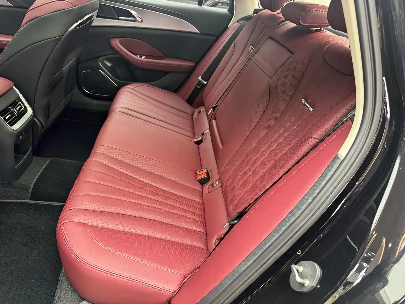 Hongqi H5 2024 1.5T DCT Smart Connect Flag Rhythm Edition фото 14