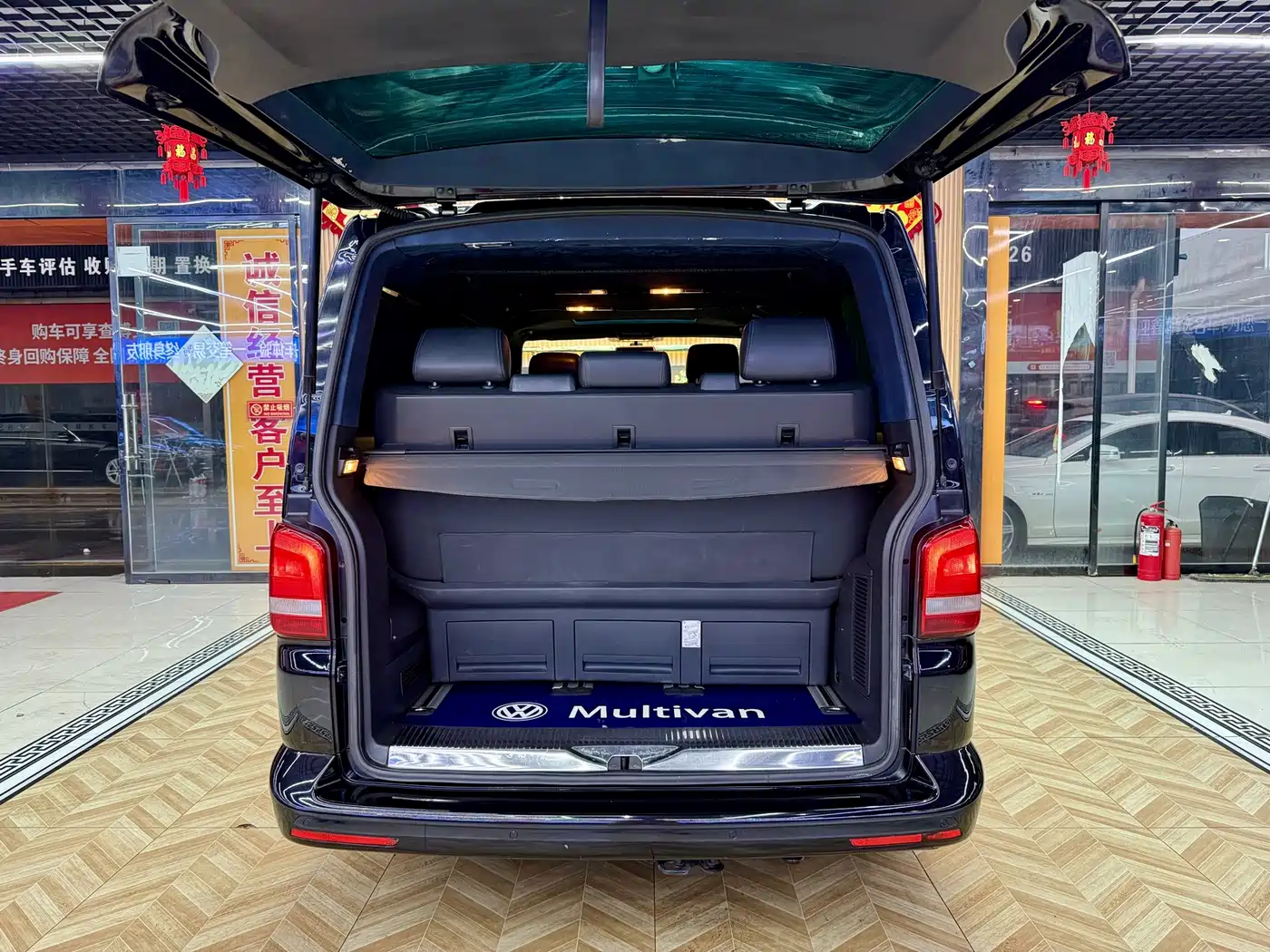 Volkswagen Multivan 2014 2012 2.0TSI 2WD Luxury Edition