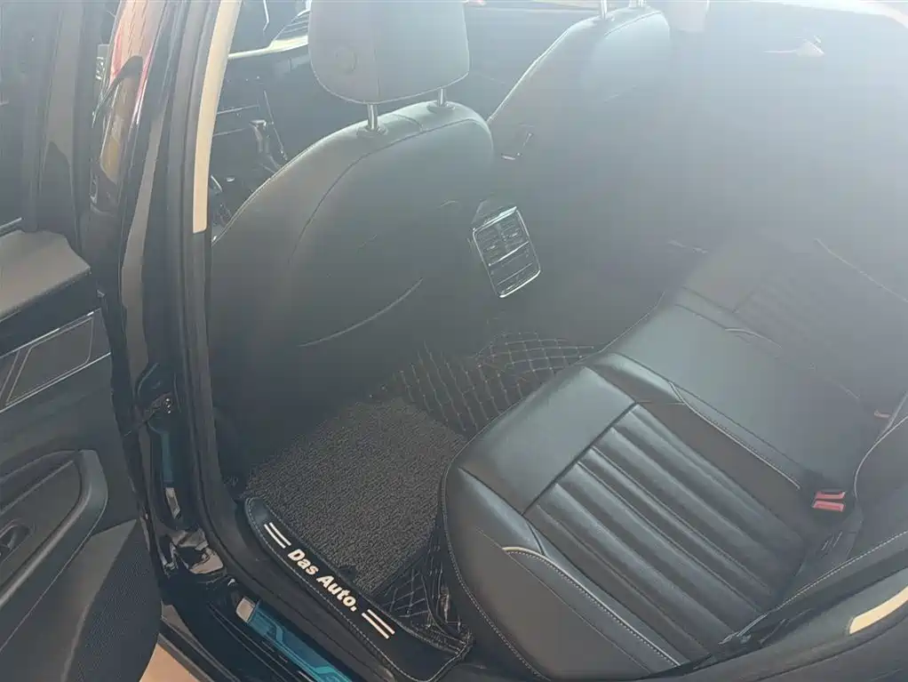 Volkswagen Passat 2023 330TSI Elite Edition фото 15