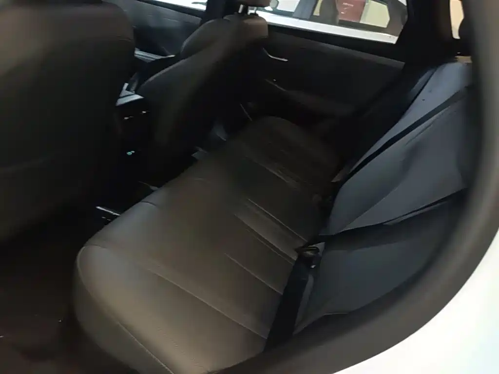BYD Qin PLUS 2026 DM-i Smart Edition 128KM Progressive фото 17