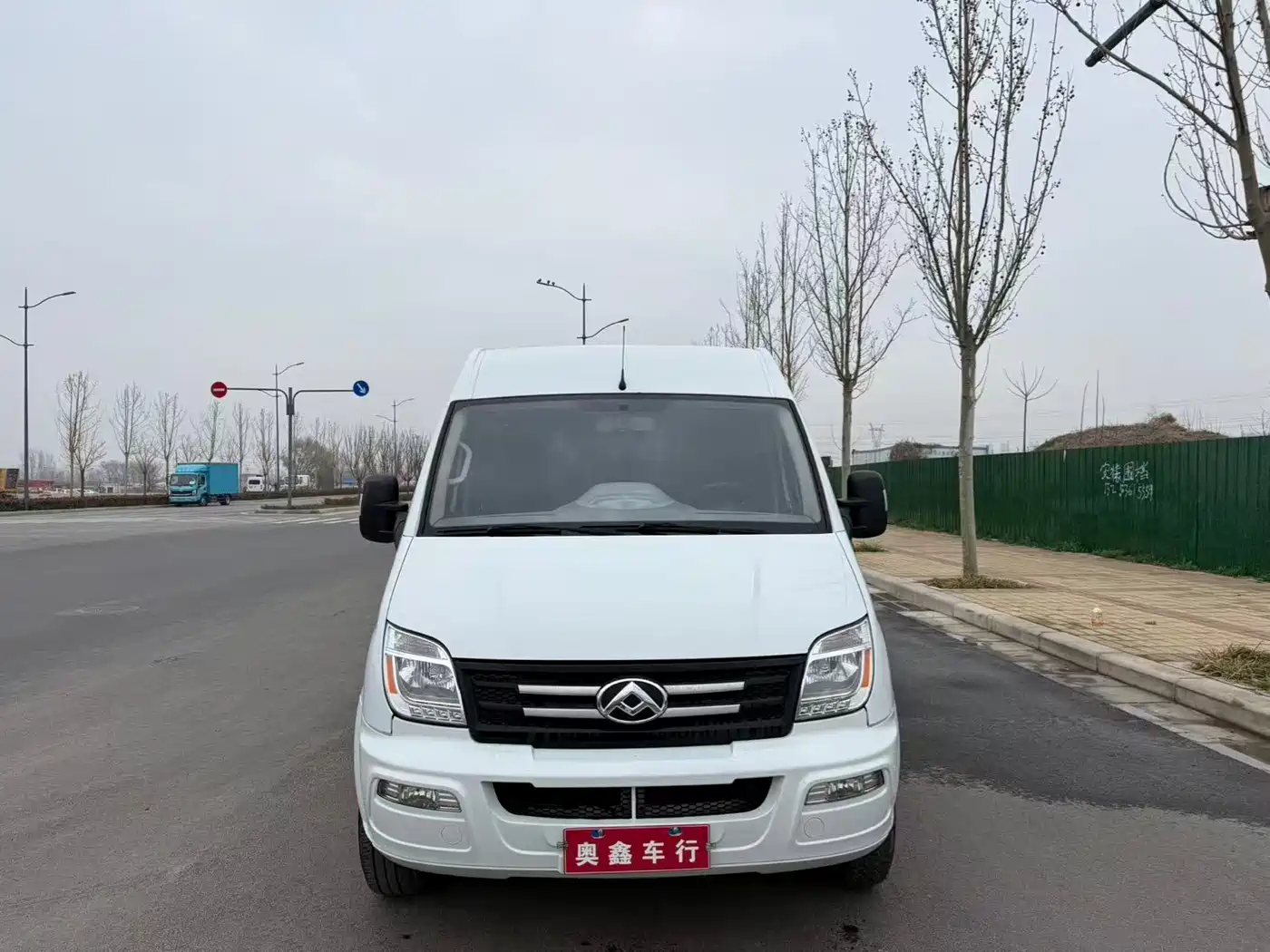 SAIC Maxus Xintu V80 2019 Model 2.5T Classic 6-speed manual Aoyuntong long wheelbase medium roof 7-seater фото 2