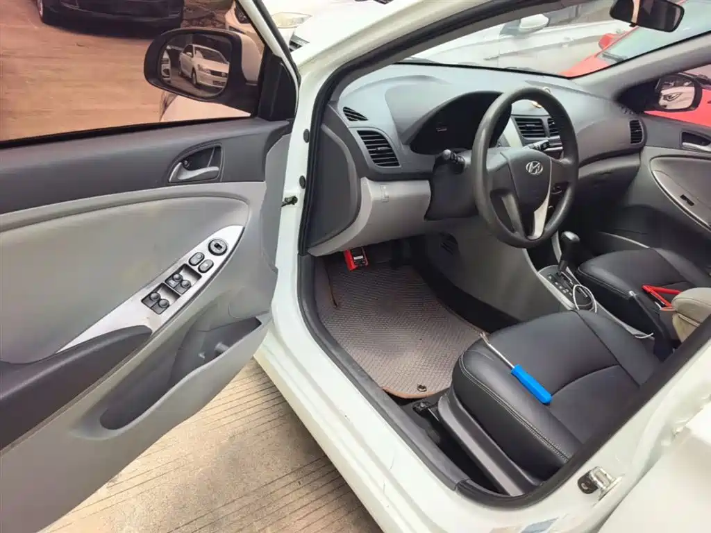 HYUNDAI RENA