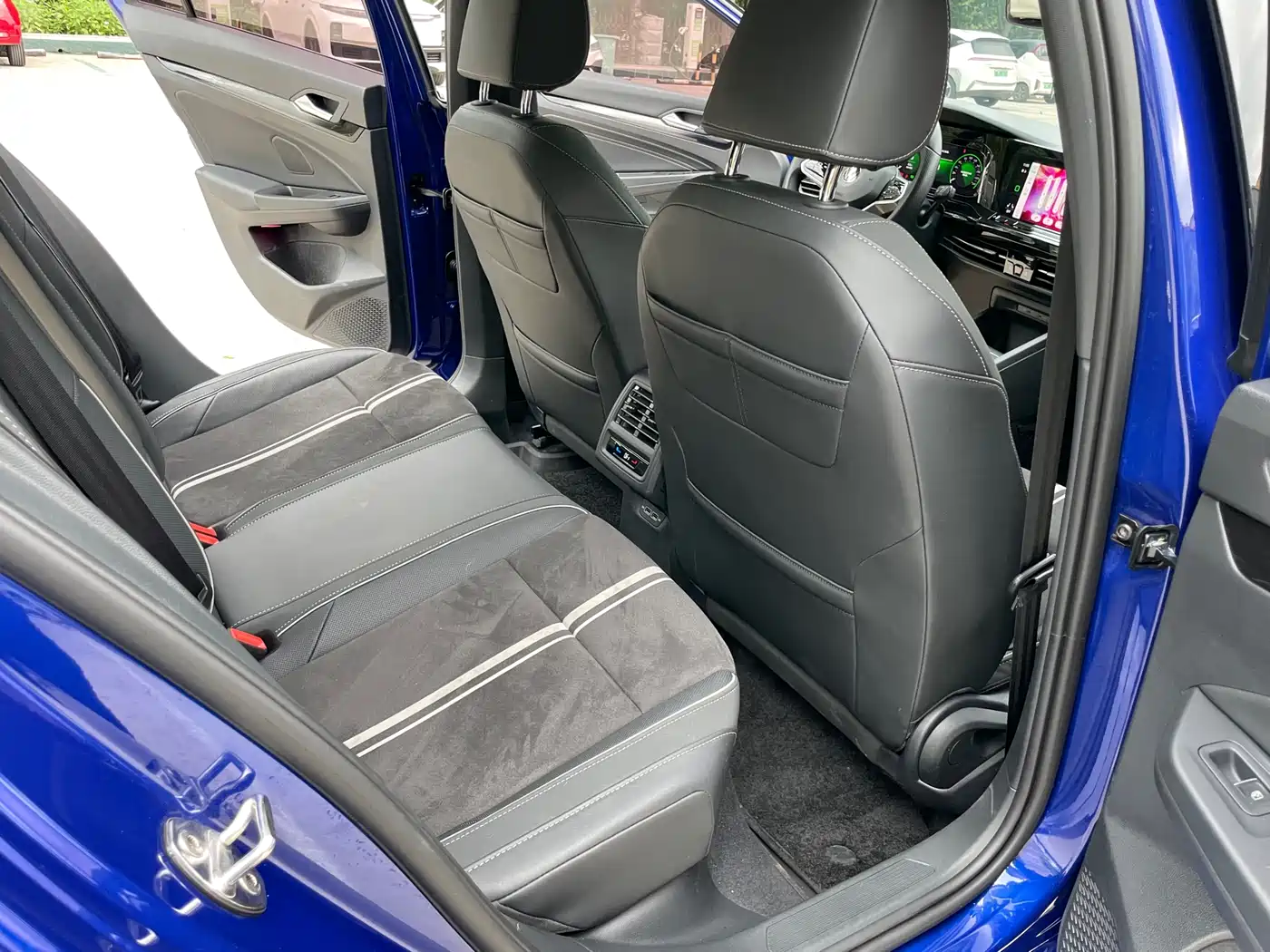 Volkswagen Golf 2023 280TSI DSG R-Line Lite фото 18