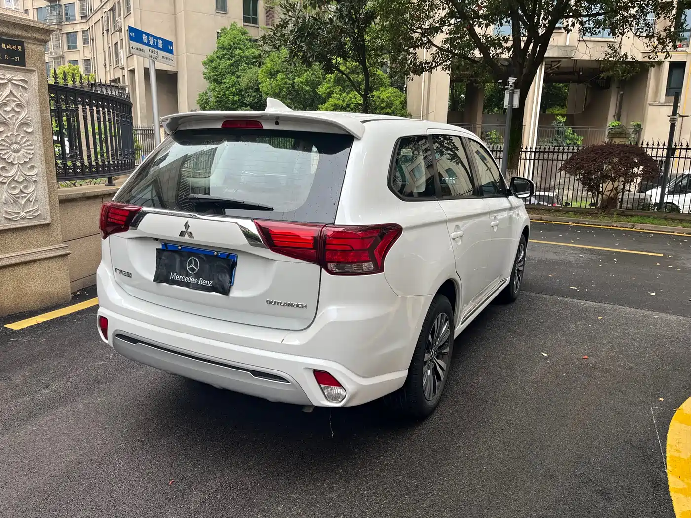 MITSUBISHI OUTLANDER