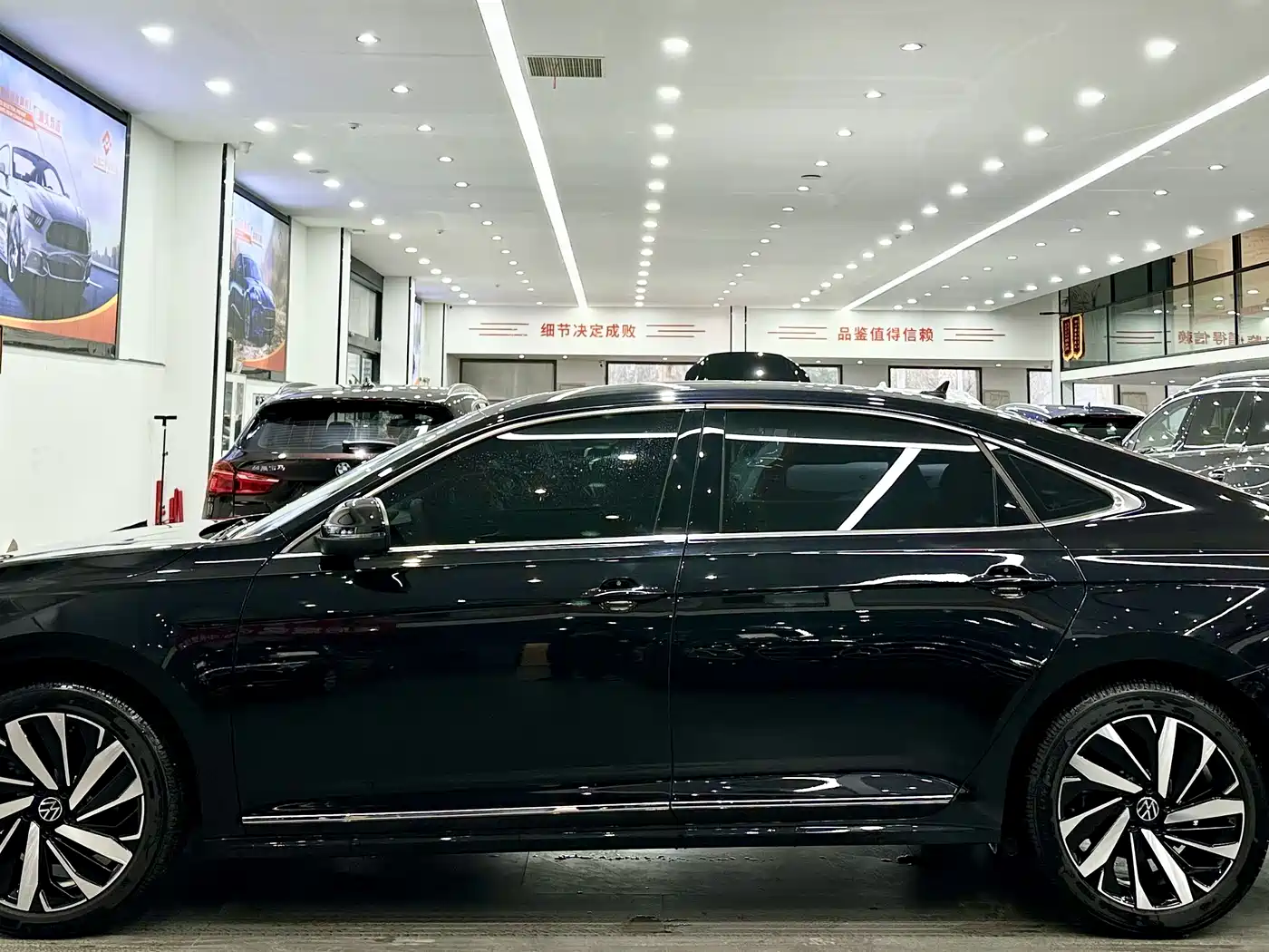 Volkswagen Passat 2023 330TSI Elite Edition фото 3
