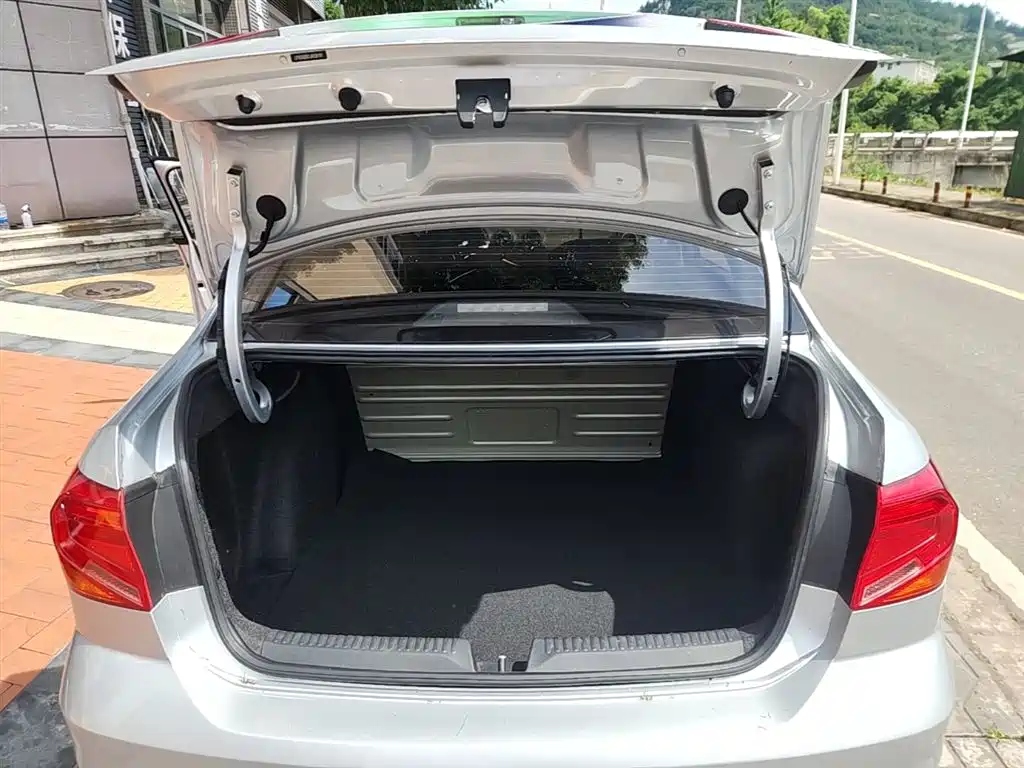 Volkswagen Jetta 2017 1.5L Automatic Fashion фото 19