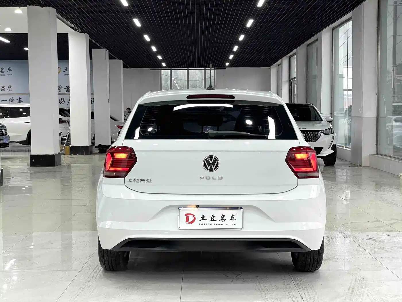 VOLKSWAGEN POLO