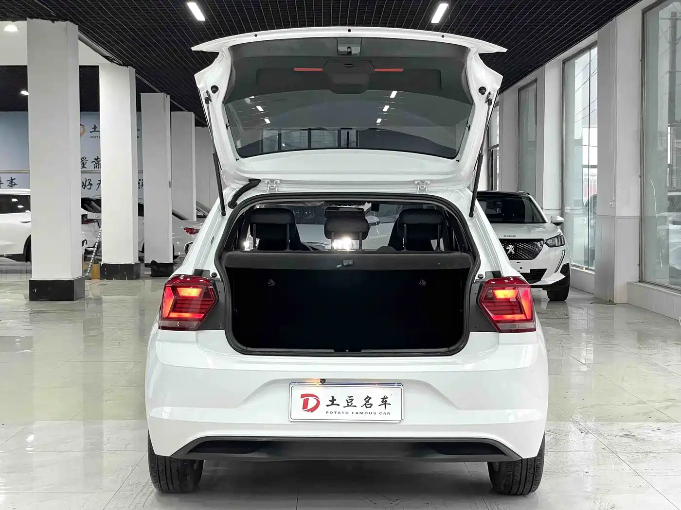 VOLKSWAGEN POLO